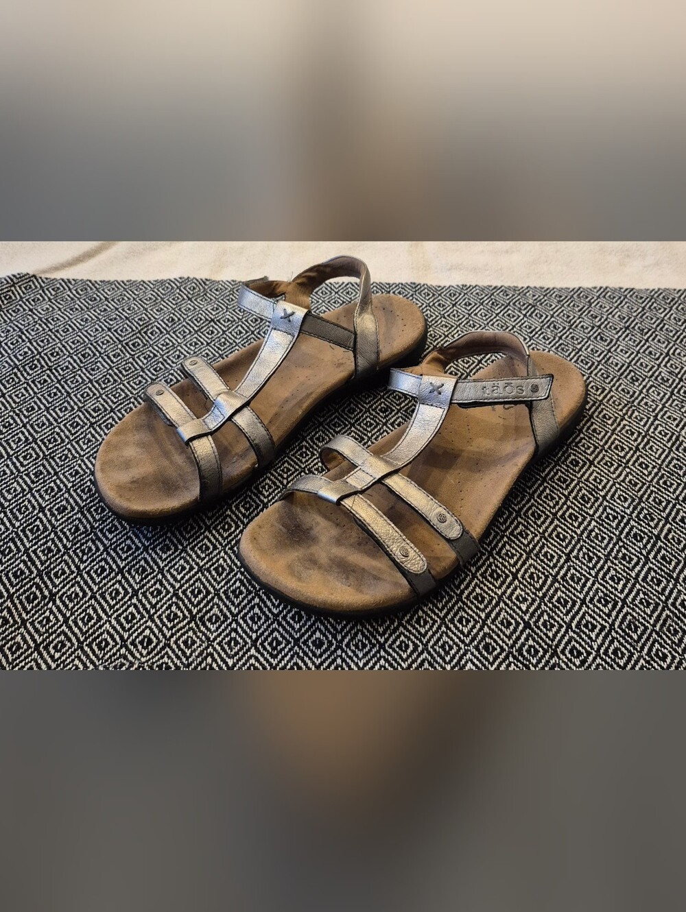 Taos Sandals Size 9